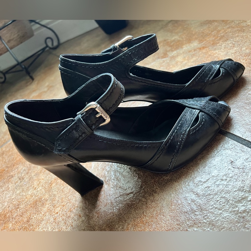 Donald J Pliner shoe size 8 1/2